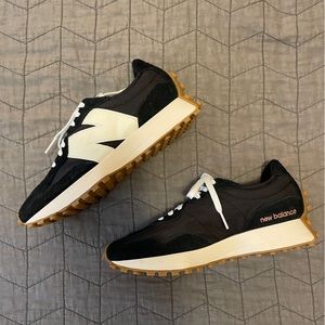 New balance 327 sneakers size 6. Never worn.